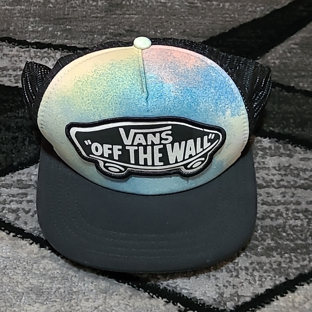 VINTAGE VANS OFF THE WALL MESH TRUCKER HAT